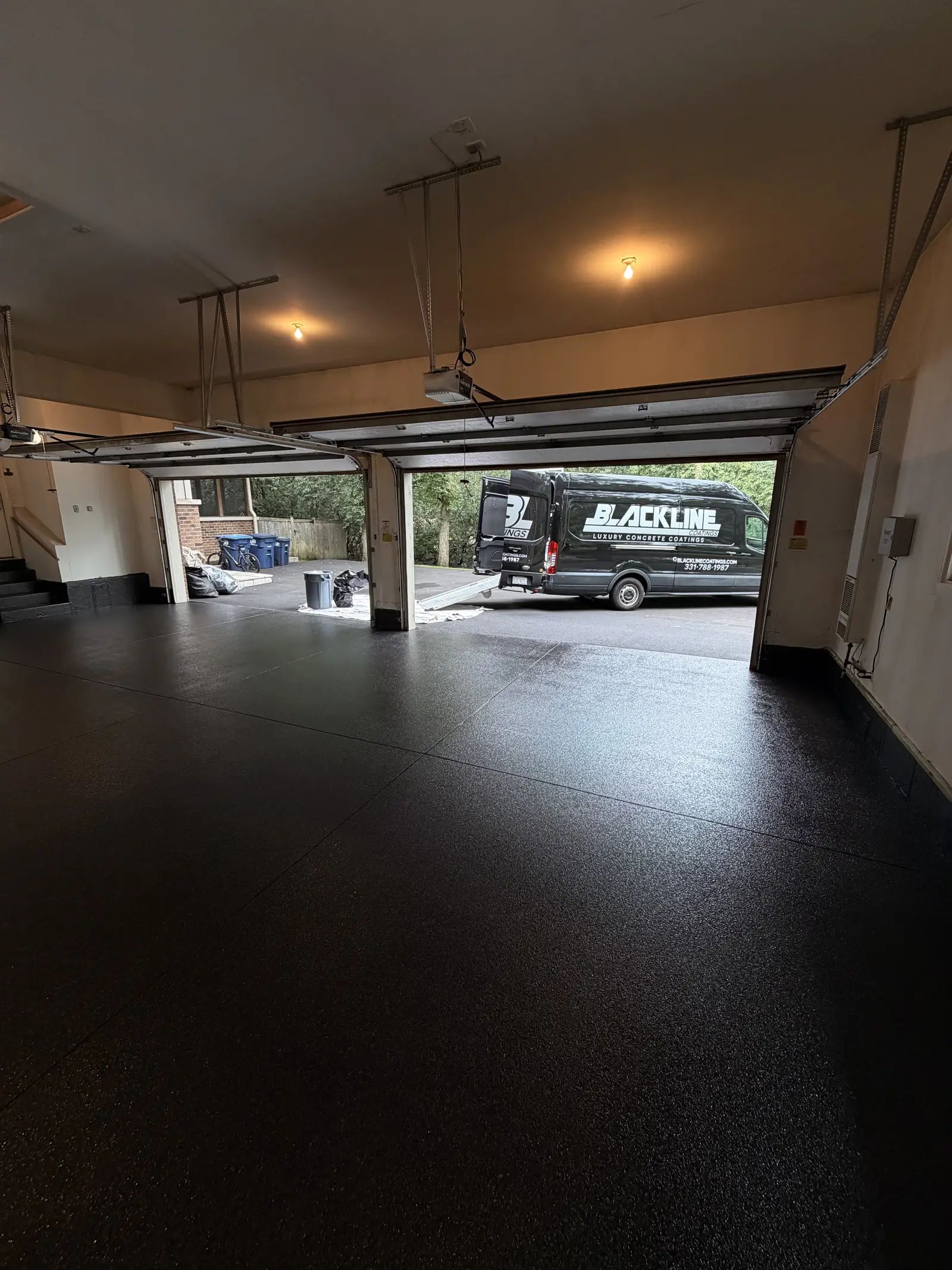 Dark flake coated garage floor under a high gloss topcoat